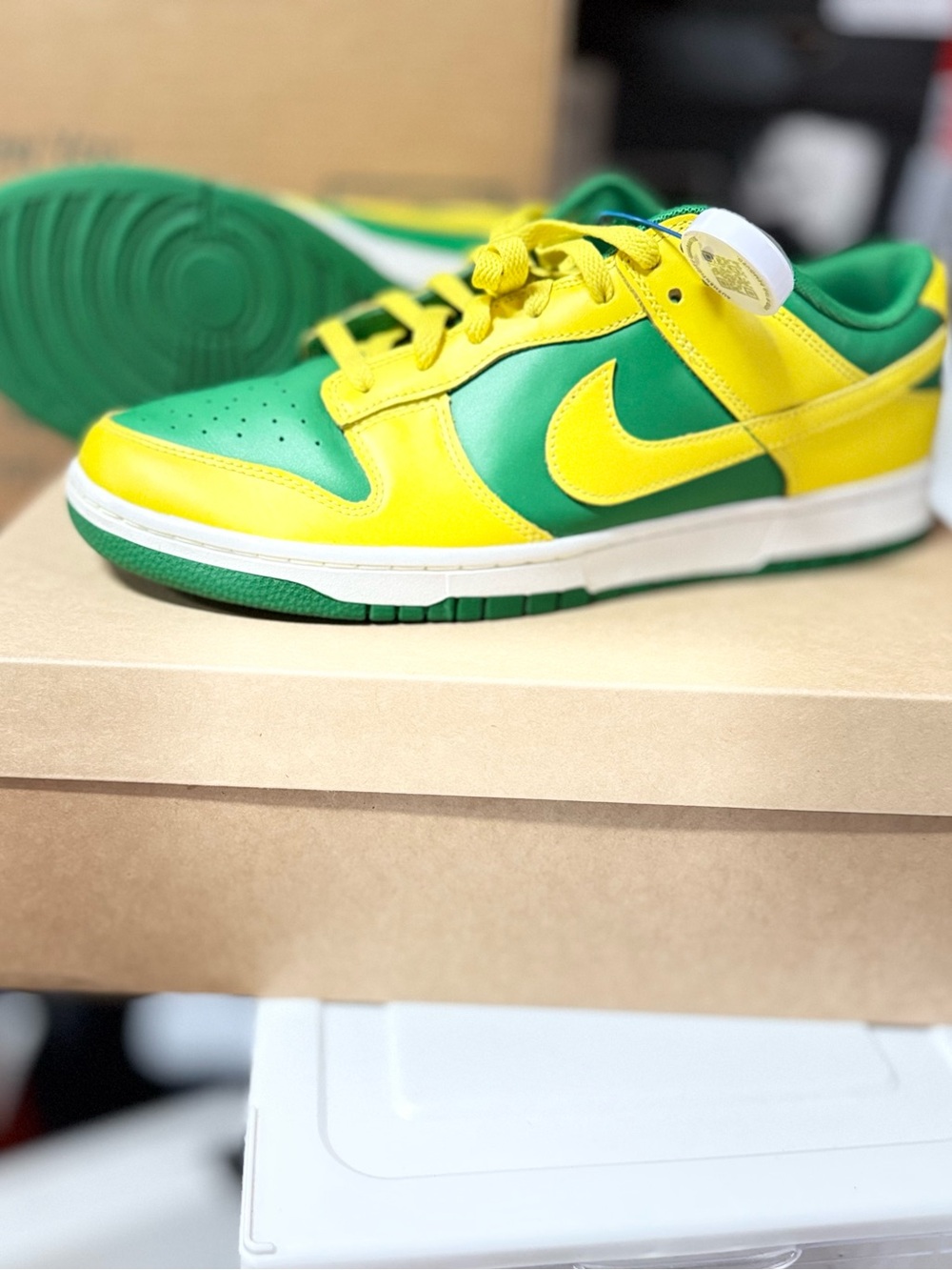 Men’s Nike Dunk Low in Green & Yellow size 13
